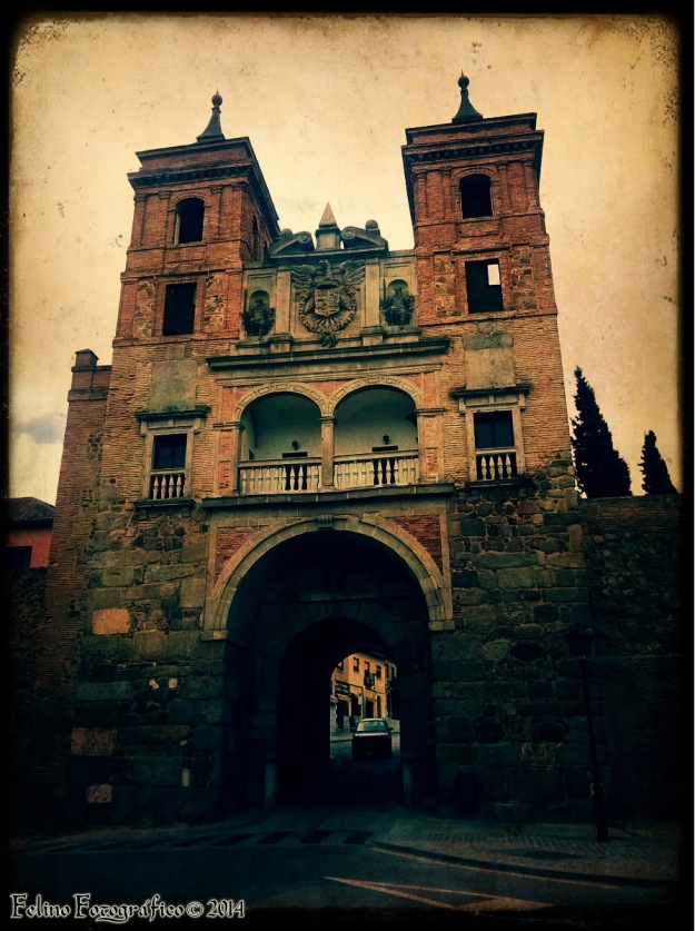 Puerta de la muralla de Toledo.